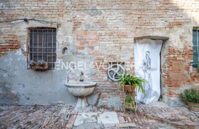 Slott till salu Muradello, Emilia-Romagna, Utsikt utifrån