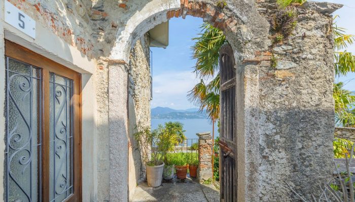 Historická nehnuteľnosť na predaj Germignaga, Lombardsko