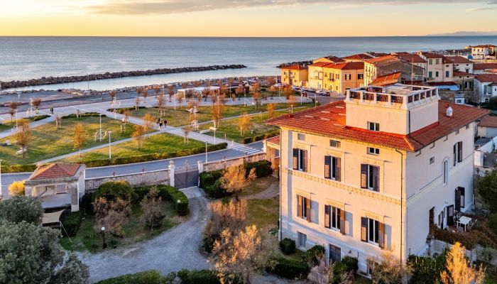 Historická rezidencia “Villa Bondi” s výhľadom na more v Marina di Pisa