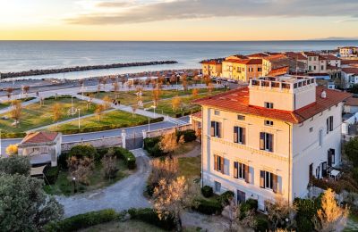 Historické nehnuteľnosti, Historická rezidencia “Villa Bondi” s výhľadom na more v Marina di Pisa