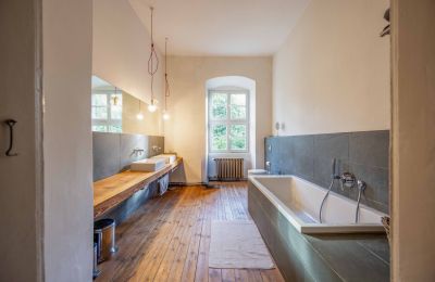 Zámok na predaj 16259 Bad Freienwalde (Oder), Braniborsko, Badezimmer - Wohnung des Schlossherren OG