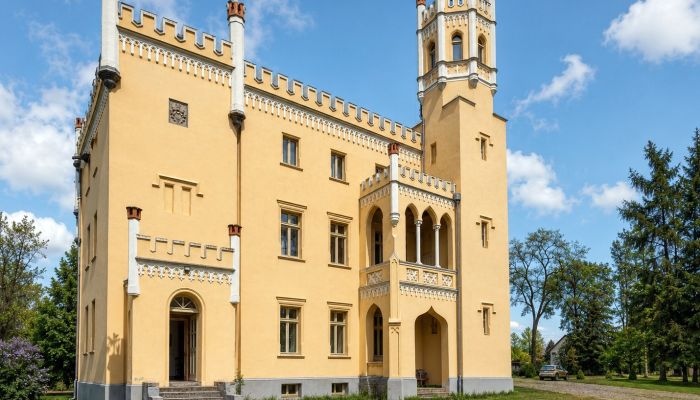 Kaštieľ juhovýchodne od Vratislavy – Pałac w Naroku