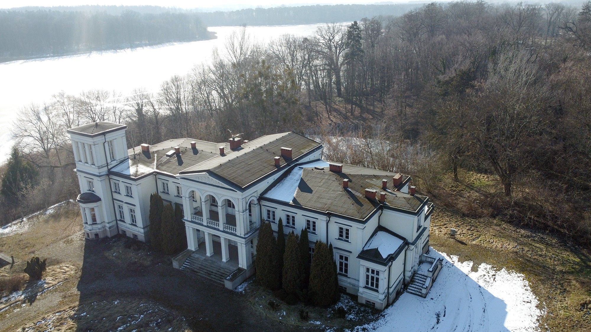Fotky Kaštieľ pri jazere vo Veľkopoľskom vojvodstve