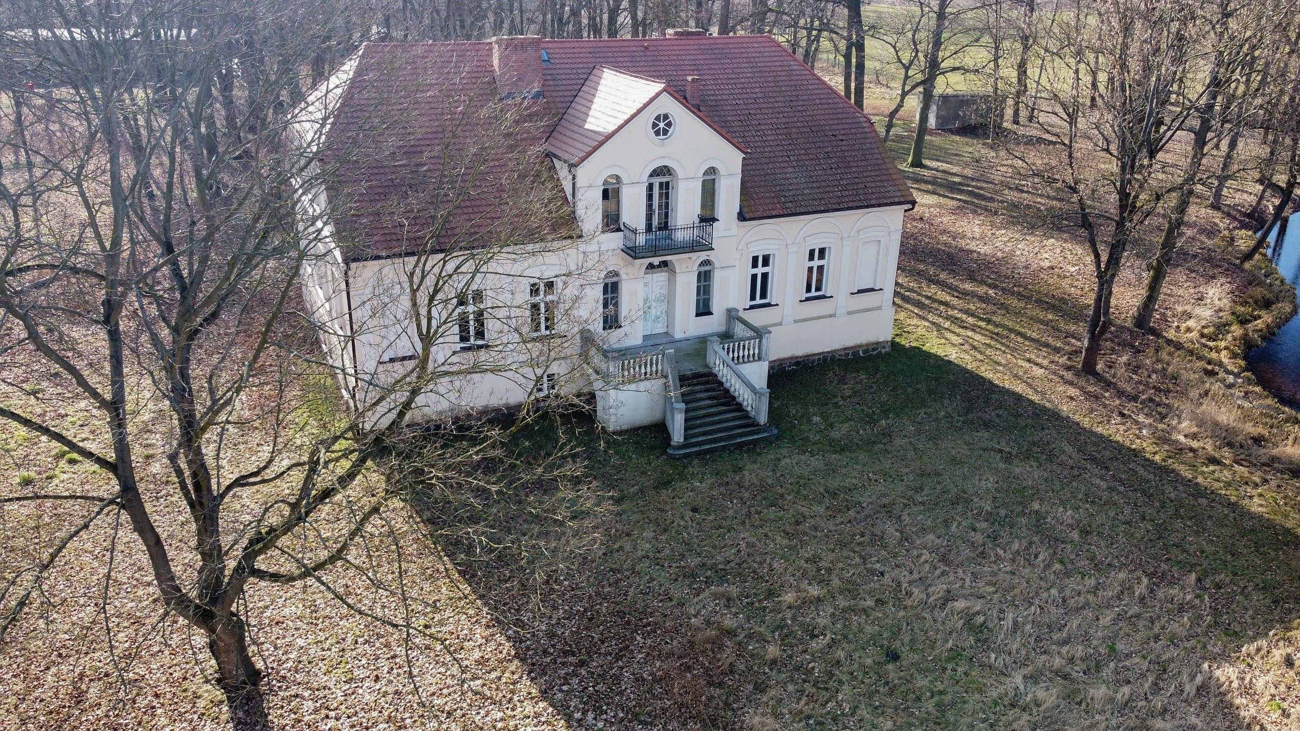Fotky Gutshaus mit Nebengebäuden bei Leszno