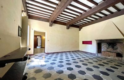 Historická vila na predaj Siena, Toscana:  RIF 2937 Wohnbereich mit offenen Kamin