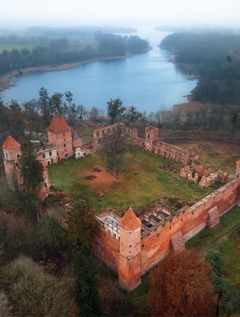 /pp/arr/thumb-abandoned-castle-poland-szymbark.jpg