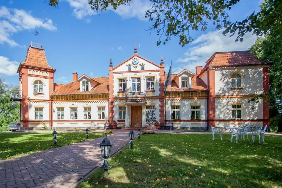Kaštiele a historické nehnuteľnosti v Pobaltí