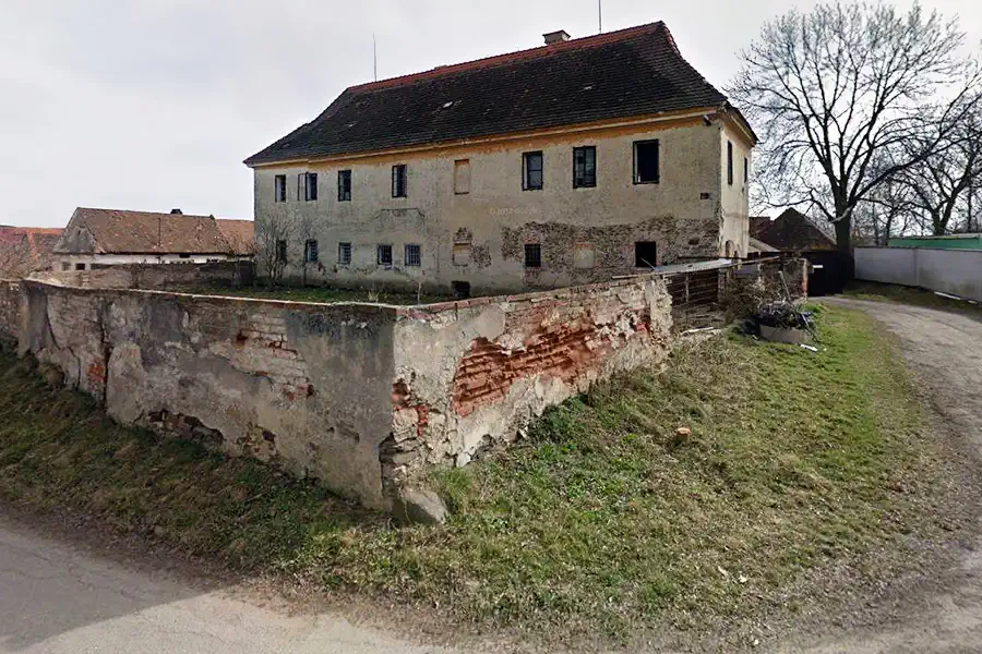 Kaštieľ v zlom stave, historický pohľad