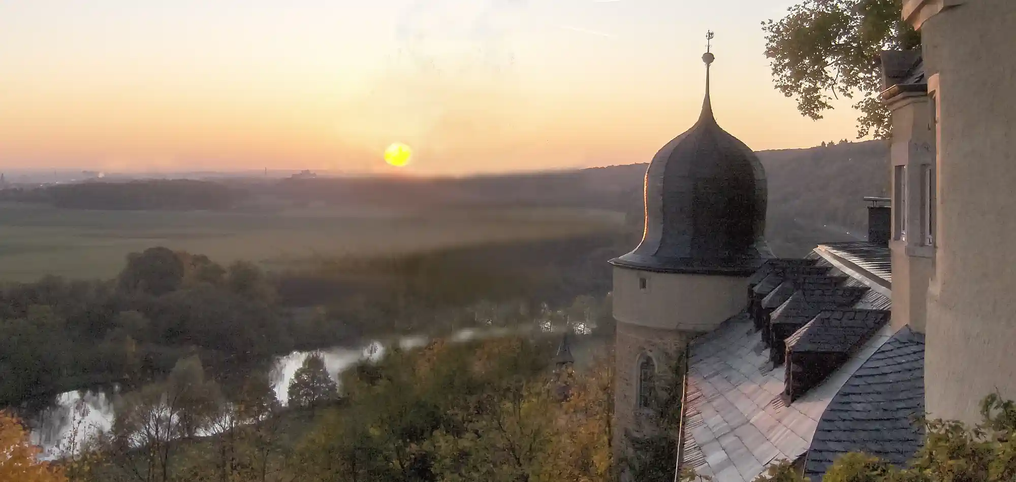 Hrad/Zámok s výhľadom na Mohan pri Schweinfurte, Nemecko
