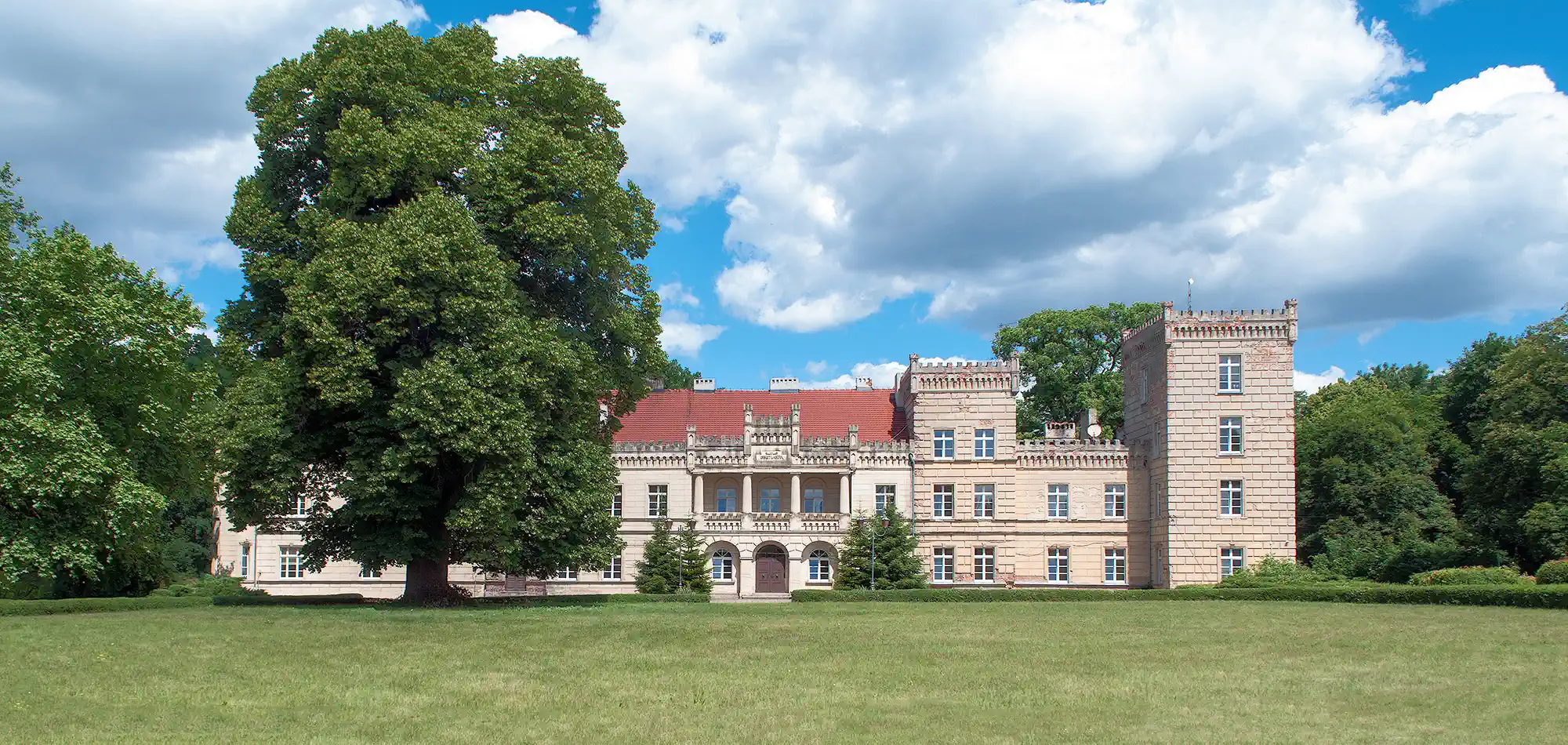Kaštieľ v Goscieszynie (Pałac w Gościeszynie)