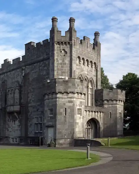 Fotiek /pp/lumen/ireland-castles.webp
