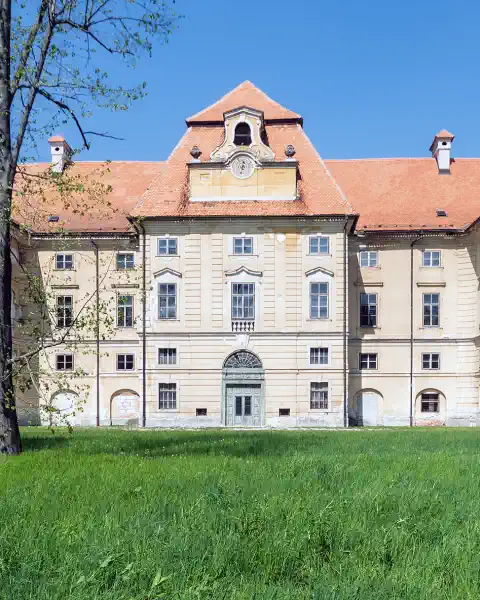 Fotiek /pp/lumen/slowenia-castles.webp