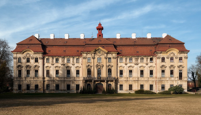 Fotiek /pp/medium-cz-zamek-mesice.jpg