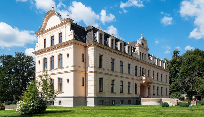 Fotiek /pp/medium-deutschland-brandenburg-ribbeck-schloss.jpg