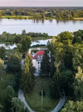 Kúria pri Visle severozápadne od Varšavy, Smoszewo, Mazovsko