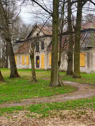 Kúria so sídlom a parkom v Raszkówe – 21 hektárov, Raszków, Svätokrižsko