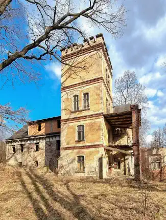 Lovecký zámoček z konca 18. storočia v juhozápadnom Poľsku, Staniszów, Dolné Sliezsko