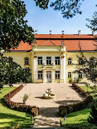 Secesný kaštieľ s parkom na západnom Slovensku, Trnavský kraj