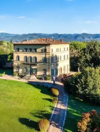 Renesančná vila s veľkou tanečnou sálou a originálnymi freskami pri Lucce, Lucca, Toscana