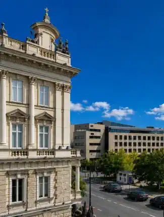 Historický byt s voľným výhľadom na Plac Trzech Krzyży, Warszawa, Mazovsko