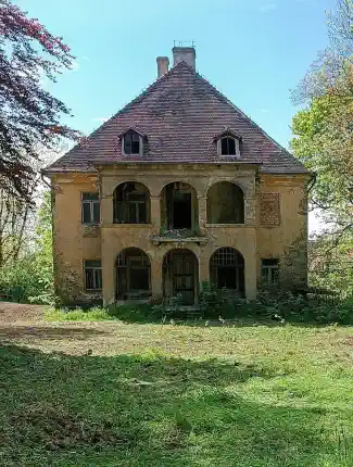 Statek s kastielom, vedľajšími budovami a parkom v poľsko-nemeckom pohraničí, Kostrzyna, Dolné Sliezsko