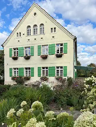 Vidiecke sídlo v pohraničí Poľska, Nemecka a Česka, Sławnikowice, Dolné Sliezsko